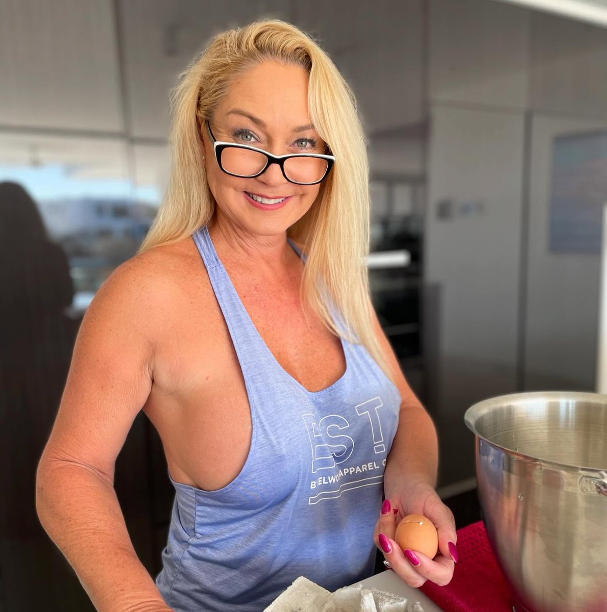 Tania Hot Mom tweet media