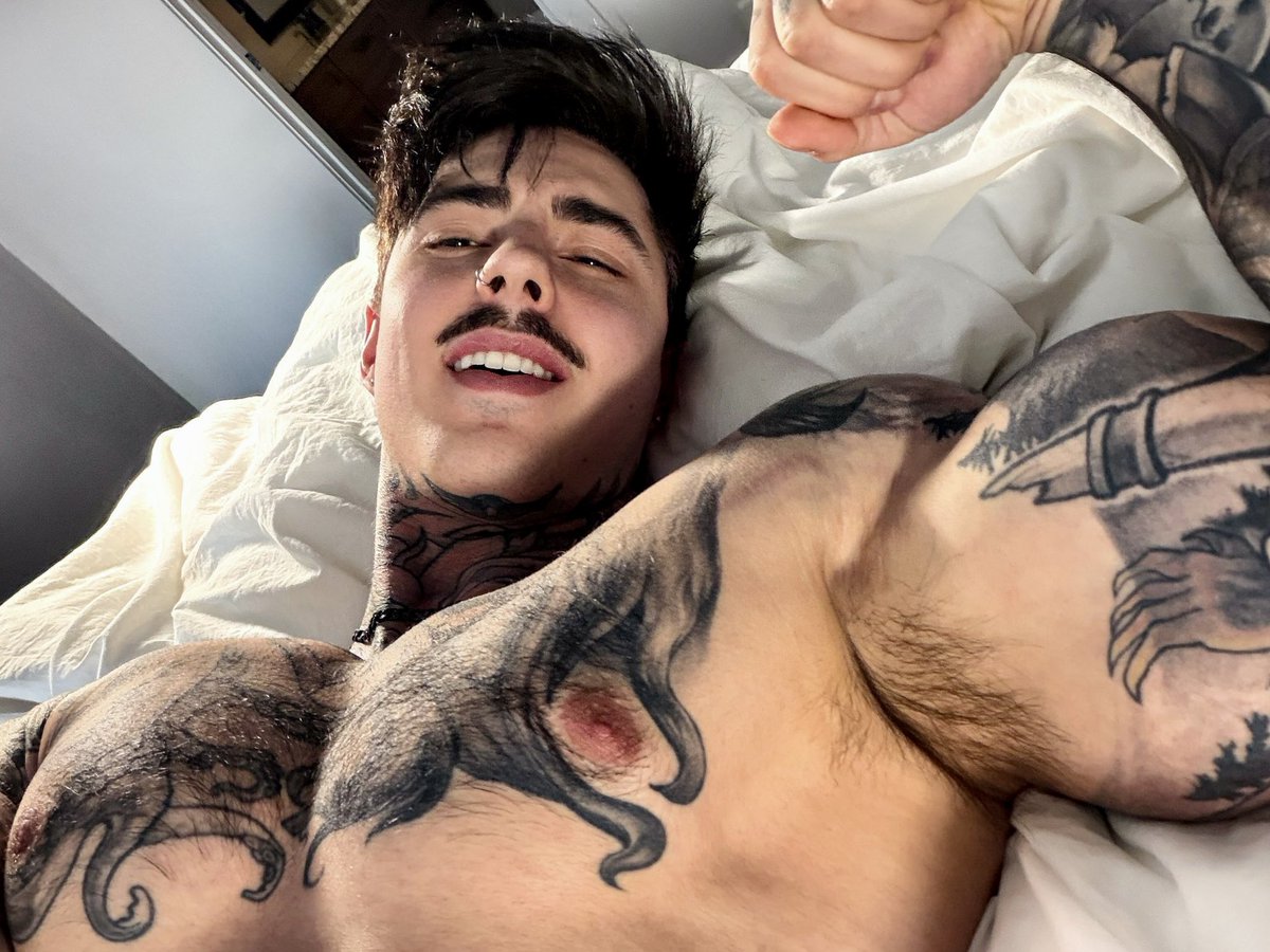 EmSaigon tweet media