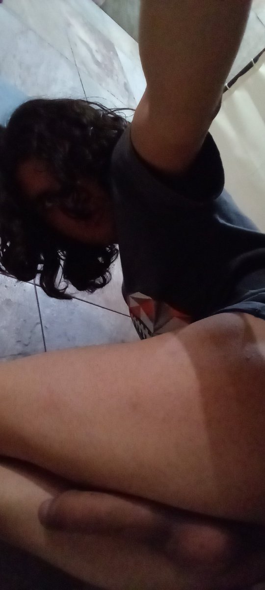 PrivaccRose's tweet photo. Tirado en el suelo https://t.co/Mol8uplwbi