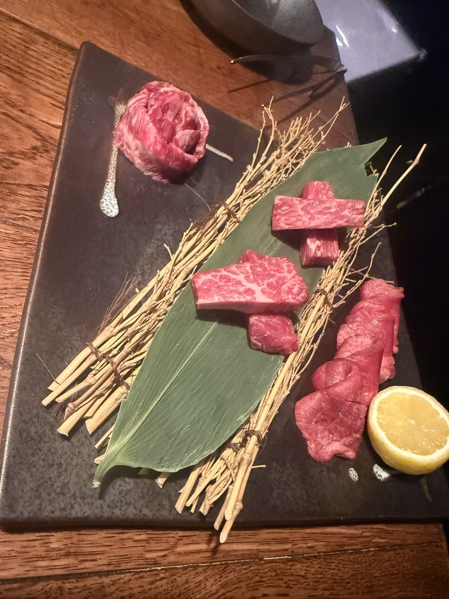 dsn_jp's tweet photo. 広島と東京(六本木)で、マッチョのエンタメ焼肉始めました✨ https://t.co/LkLIOVev25