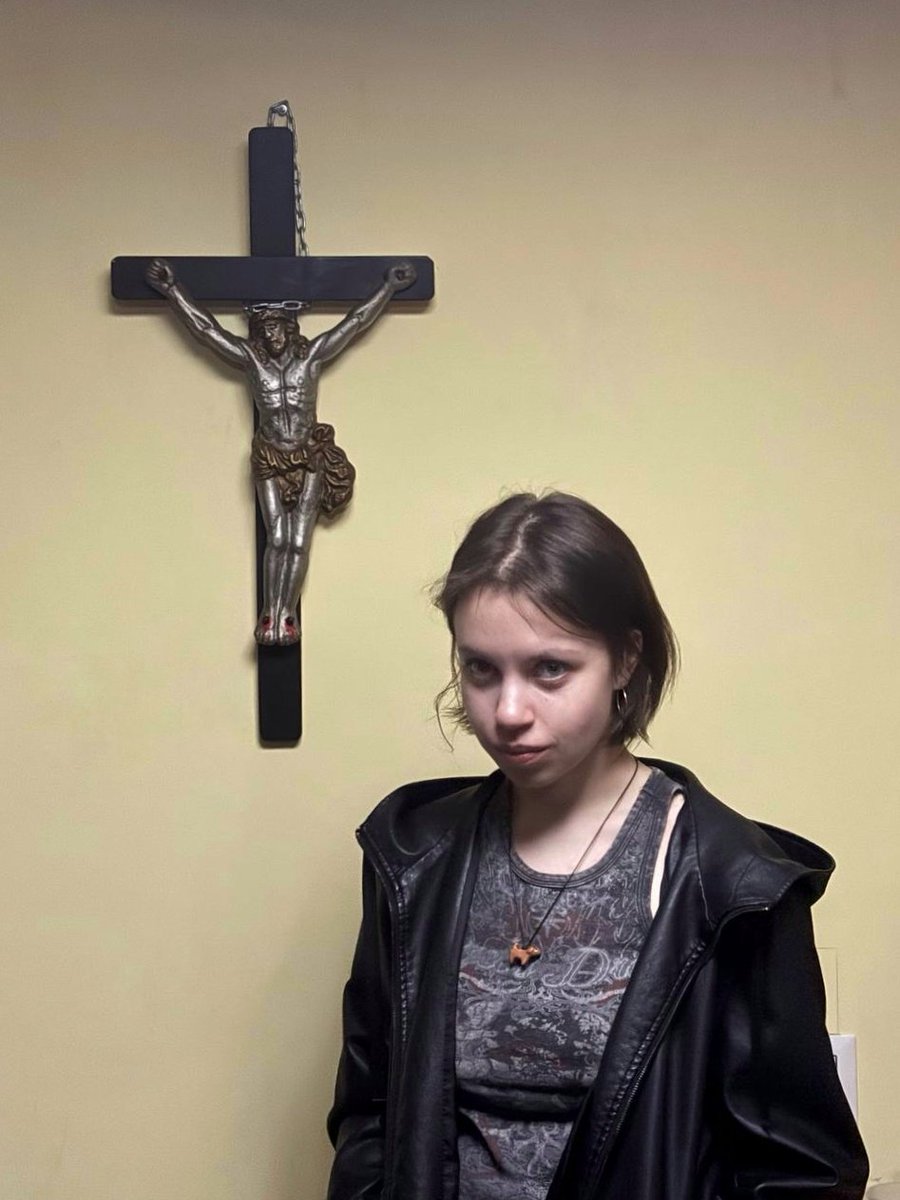 ходил и падал tweet media