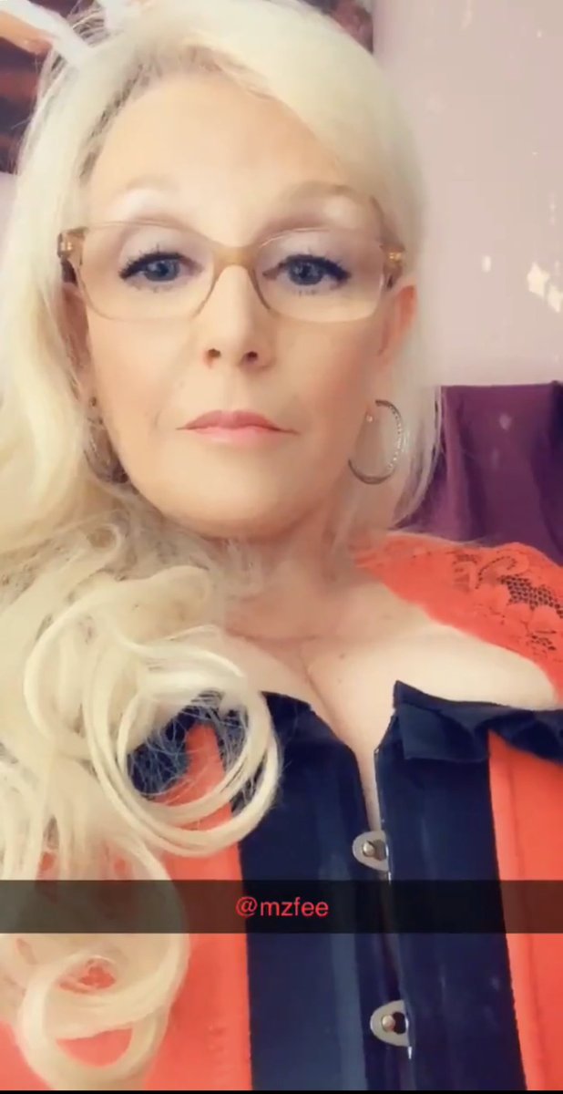 MzFee's_servus tweet media