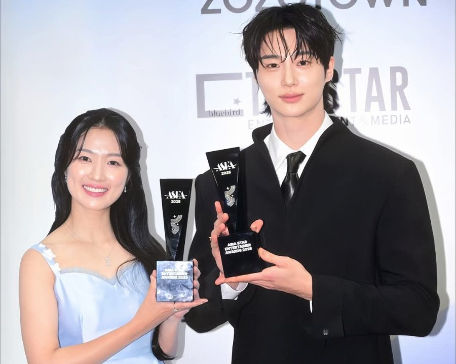 KDramaHandle's tweet image. #KimHyeYoon showed her continued support for her #LovelyRunner co-star #ByeonWooSeok:

"I hope we can both do our best."