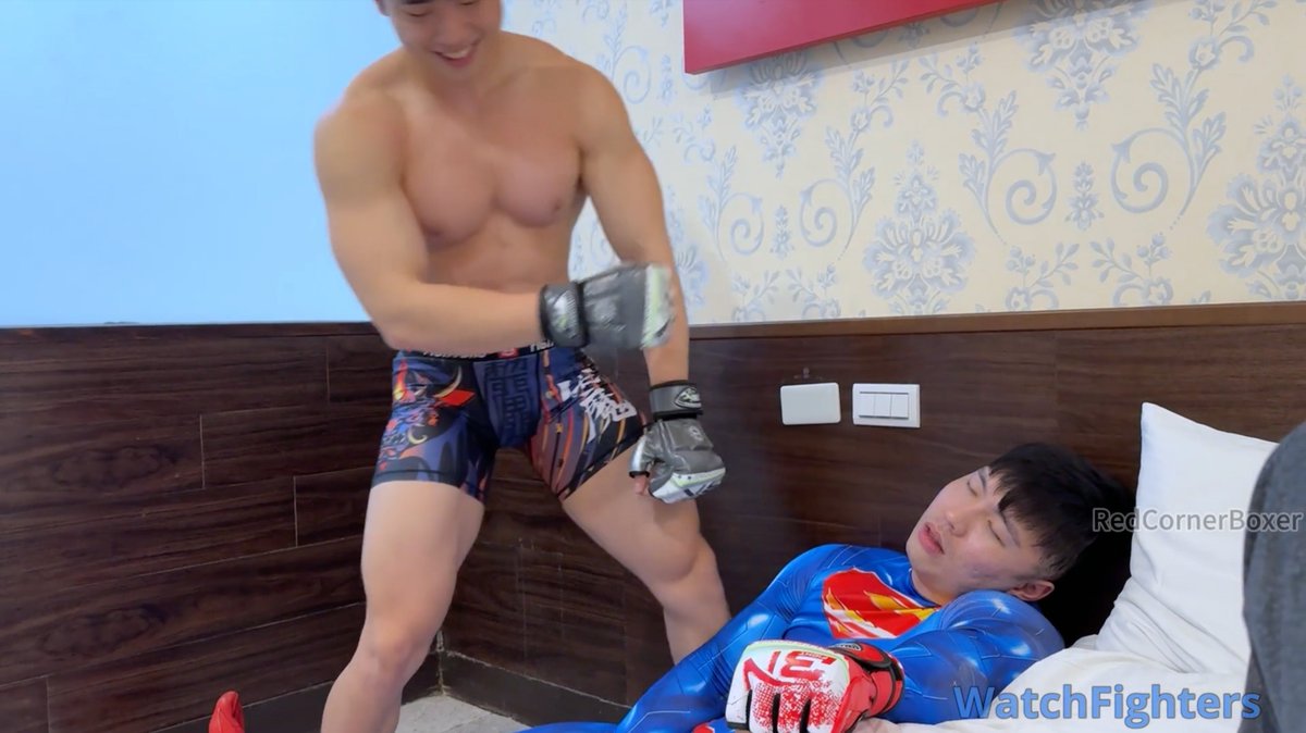 BADJ11985961's tweet photo. 伯伊卡超人虽然满身肌肉却如同纸片般毫无作用,最后惨遭敌人颈部及要害同时攻击到倒下不起......(8/8)
Red Corner Boxer Super Hero Series NO.005
Boyka vs Muscle King
#RedCornerBoxer #Boyka #超人 #superman #hero #lowblow #蛋疼 #踢裆 #白眼 #急所 #锁喉 #勒毙 #Choke https://t.co/RFWKQ2zYVf