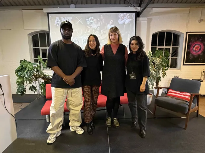 ArtRabbit tweet media