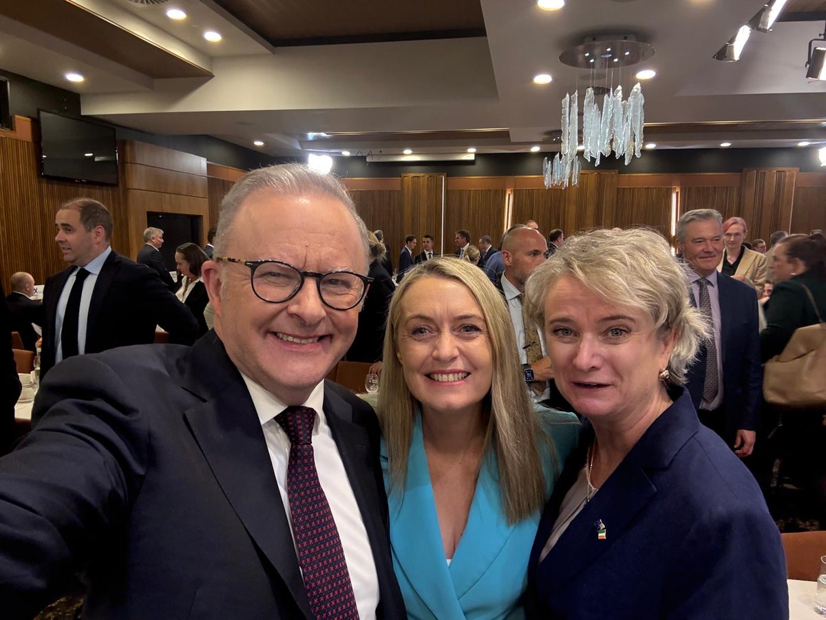 IrlEmbassyAustralia tweet media