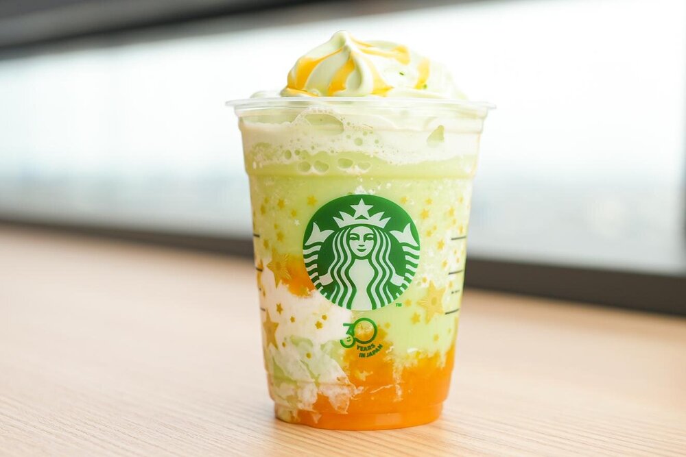fashionpressnet's tweet photo. スターバックス30周年記念「名作フラペチーノ」が進化して復刻！

「完熟メロン」「“ザクザク”チョコクッキー」「加賀棒ほうじ茶」「コーヒージェリー」「フルーツヨーグルト」など全5種 - https://t.co/nCaa815ZiJ https://t.co/7LLYeq3vyG