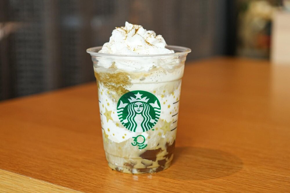 fashionpressnet's tweet photo. スターバックス30周年記念「名作フラペチーノ」が進化して復刻！

「完熟メロン」「“ザクザク”チョコクッキー」「加賀棒ほうじ茶」「コーヒージェリー」「フルーツヨーグルト」など全5種 - https://t.co/nCaa815ZiJ https://t.co/7LLYeq3vyG