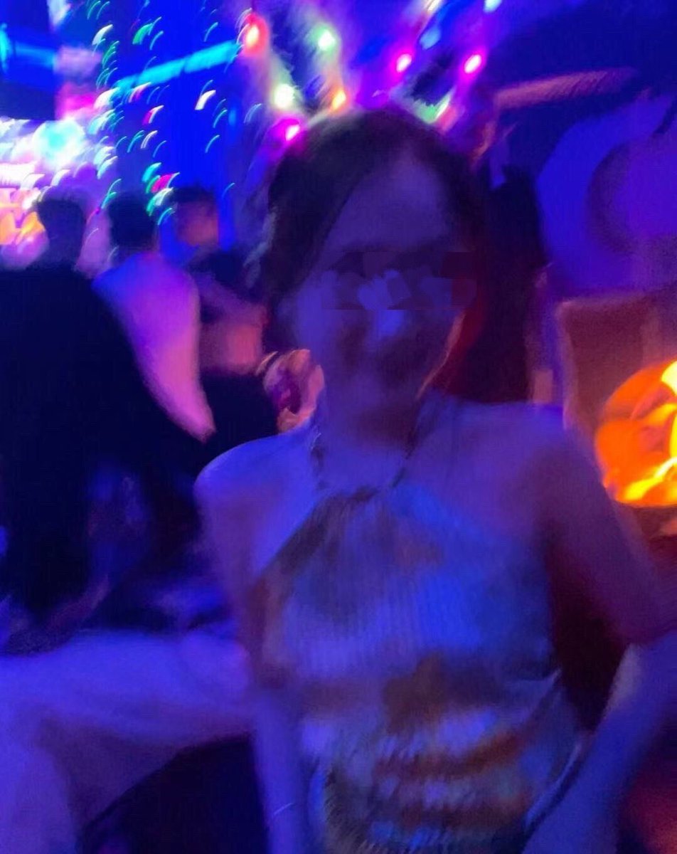 重庆字母墙 tweet media