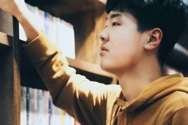 广州字母墙 tweet media