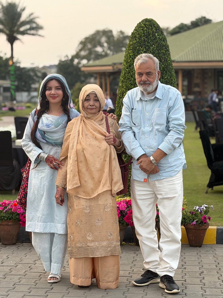 Rabipirzada's tweet image. ماں باپ کا پیار ہی اصل سکون ہے
#MaaBaap #ParentsLove #FamilyFirst #BlessedLife #UnconditionalLove #RespectParents #MotherLove #FatherLove