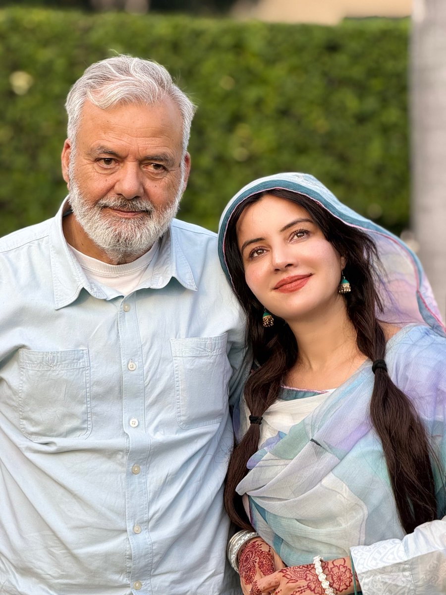 Rabipirzada's tweet image. ماں باپ کا پیار ہی اصل سکون ہے
#MaaBaap #ParentsLove #FamilyFirst #BlessedLife #UnconditionalLove #RespectParents #MotherLove #FatherLove