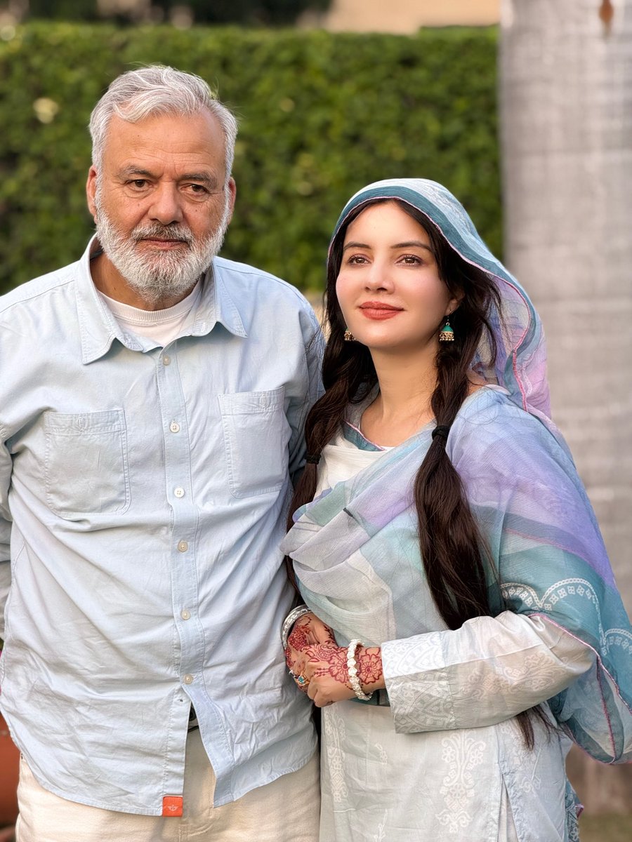 Rabipirzada's tweet image. ماں باپ کا پیار ہی اصل سکون ہے
#MaaBaap #ParentsLove #FamilyFirst #BlessedLife #UnconditionalLove #RespectParents #MotherLove #FatherLove