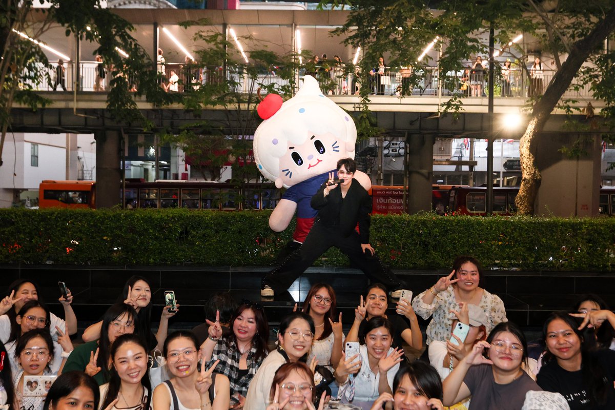 centralwOrld's tweet photo. น่ารักกันสุดดดๆ 🥺💙❤️

#GMMTVFANIVAL2026xNanon #mynameisnanon #nanon_korapat #centralwOrld https://t.co/W5g8vNfrbv