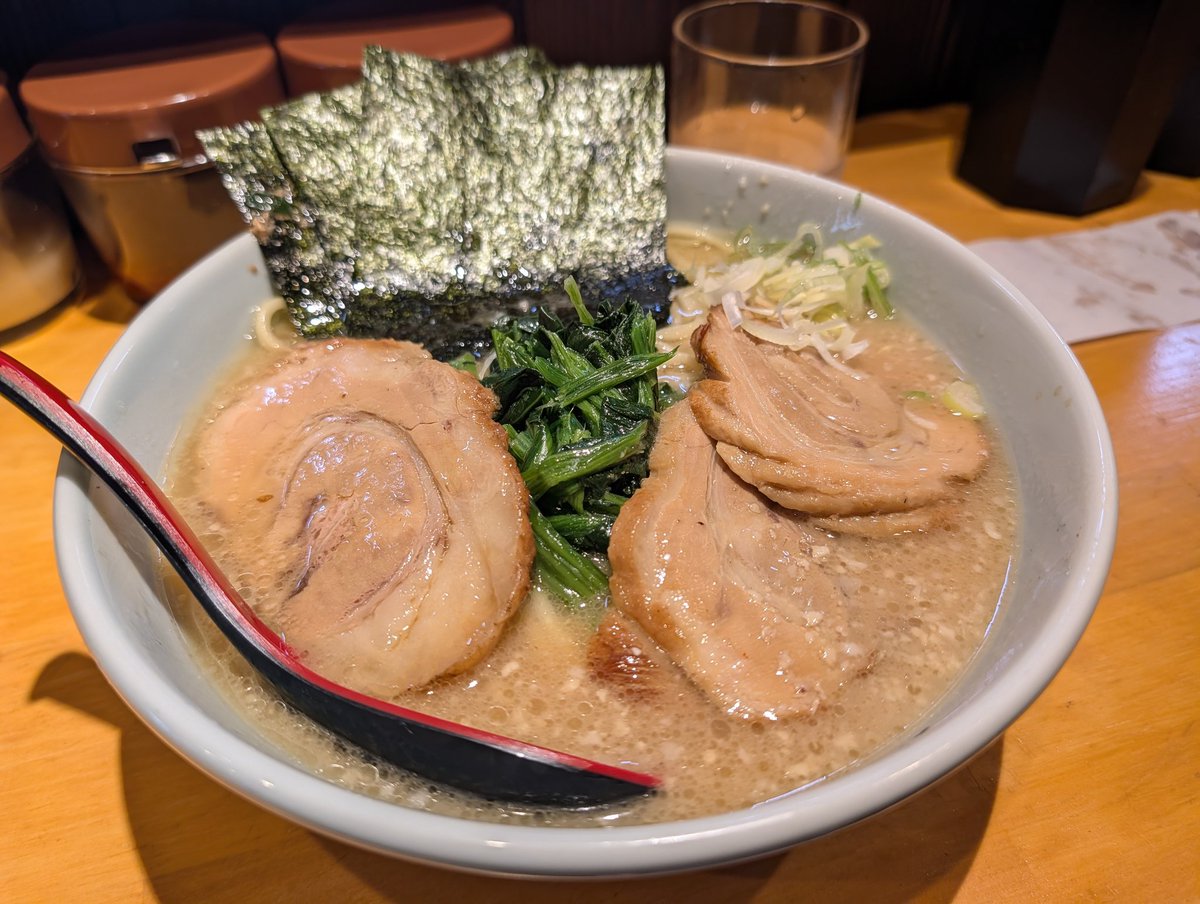 本日はレンタルバイクの定期点検に出しに行った時間調整的な感じで中川家へ。
うまいうまい。近場だったら頻繁に行きそう🤤