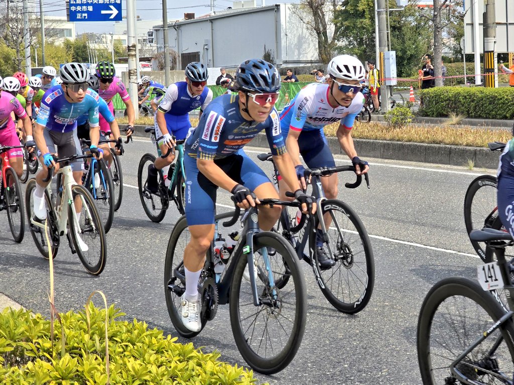 三段坂で熱烈なファンの方wの応援に応えて😋
何気に撮ったら遠くからも😋(😍💞)
若手の金井選手にも受け継がれそ…？？
#41さん
#シターペロおおいた😋