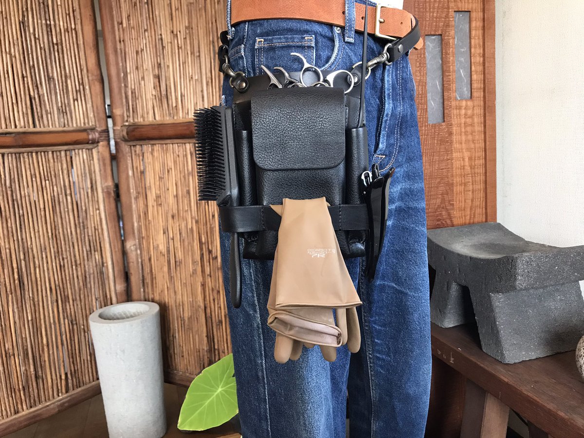 Partymix41's tweet photo. 美容師さんトリマーさんの
シザーケース 700f
3丁
スマホが入ります
独特な形で、使い方も人それぞれ
お待たせ致しました！ https://t.co/gFz3tnnLMN