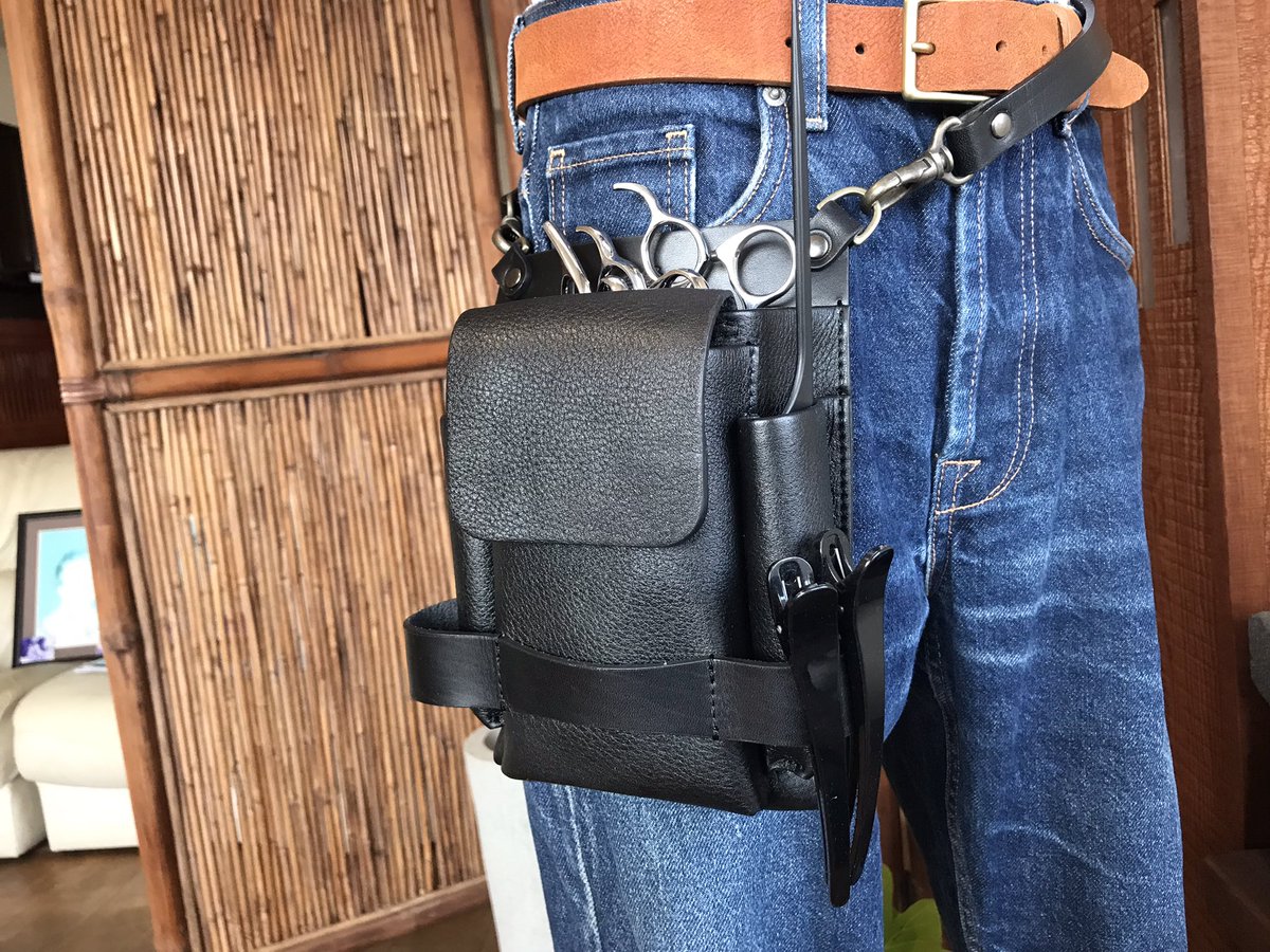 Partymix41's tweet photo. 美容師さんトリマーさんの
シザーケース 700f
3丁
スマホが入ります
独特な形で、使い方も人それぞれ
お待たせ致しました！ https://t.co/gFz3tnnLMN