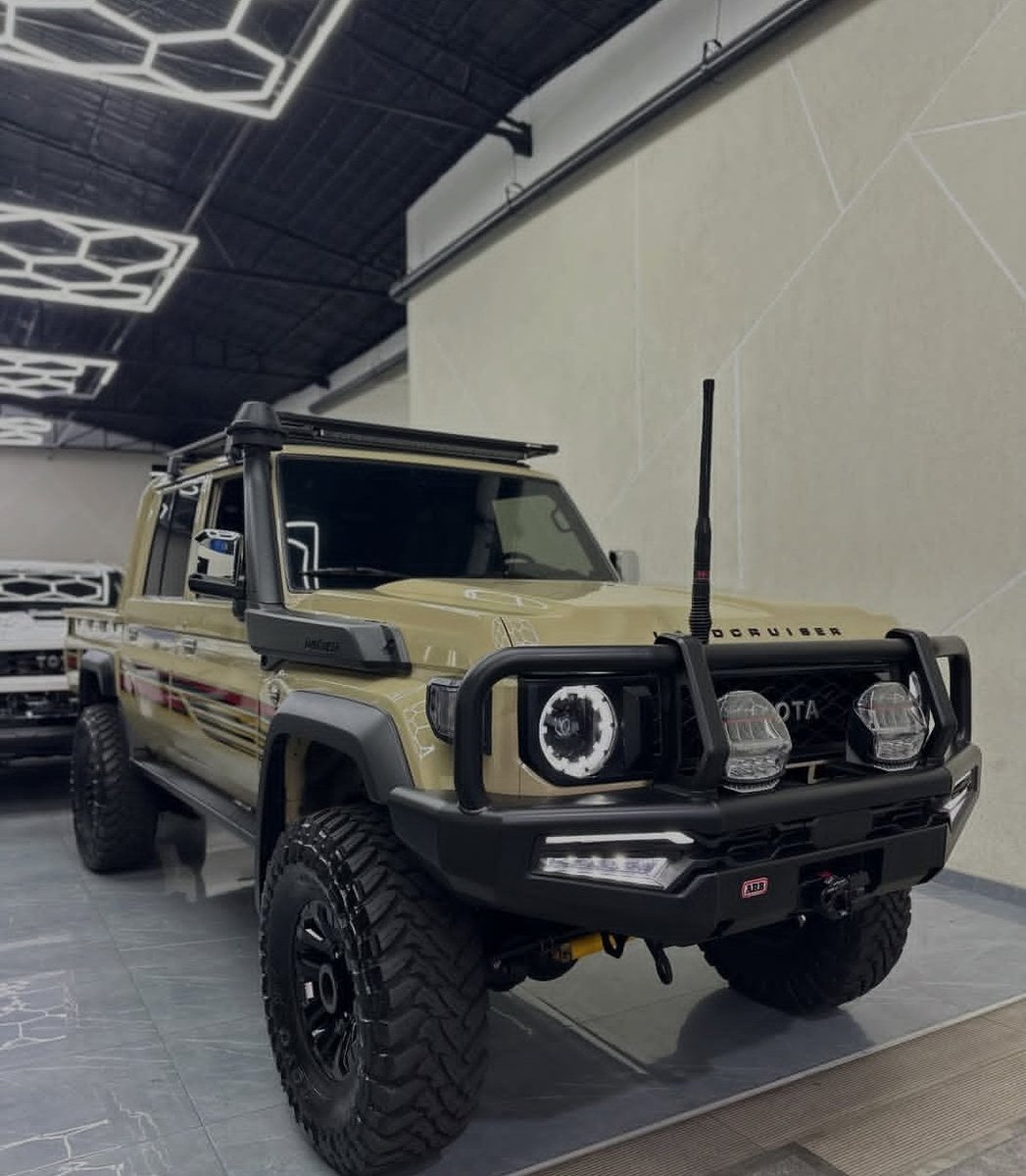 CHOBOS™ tweet media