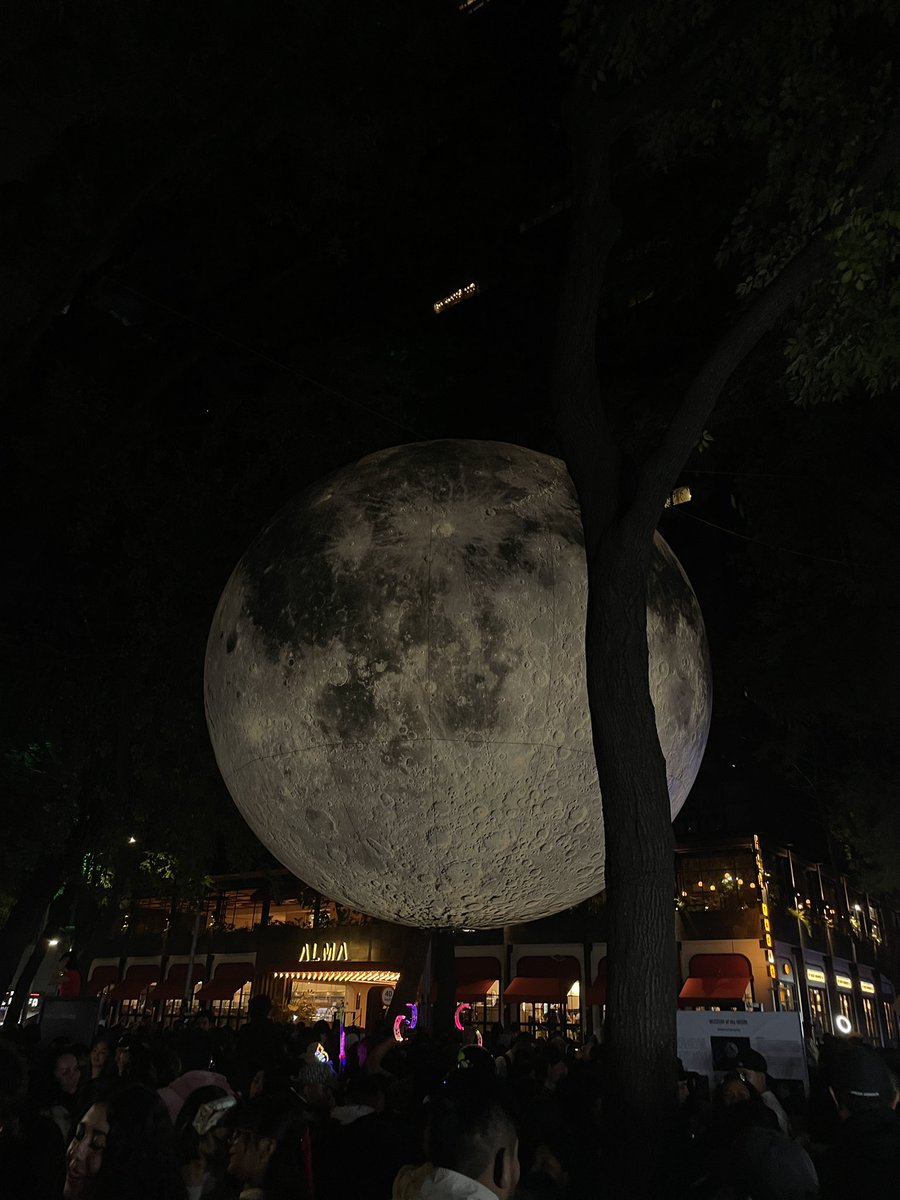 CasDomAlex's tweet photo. Yo si te bajo la luna 🤠 https://t.co/42JayPlZR9