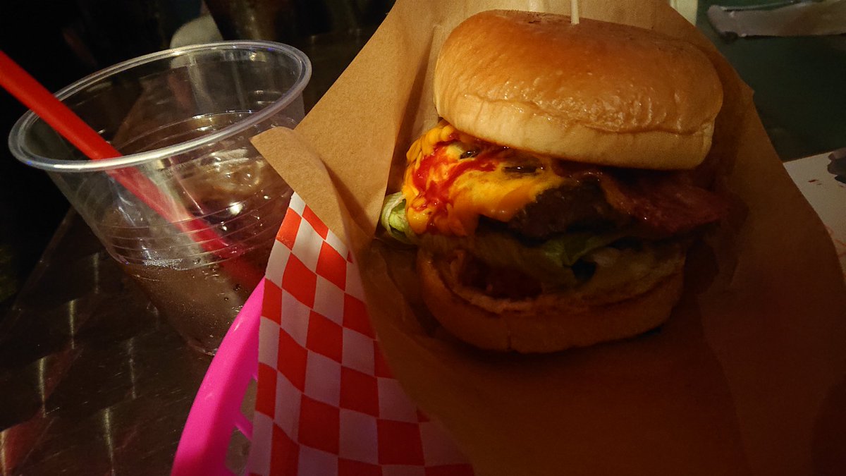 おかし tweet media