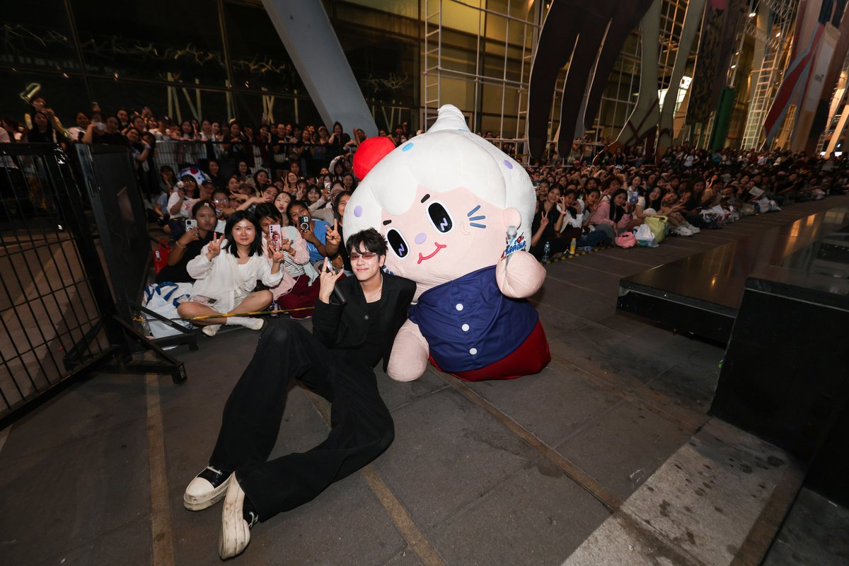 centralwOrld tweet media