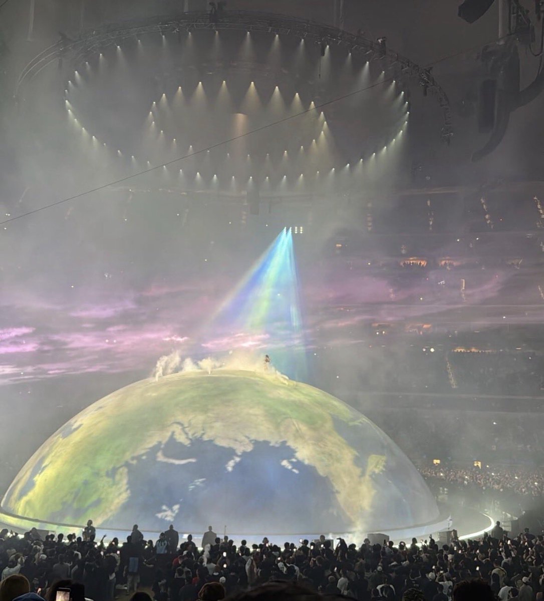 Ye Streams tweet media