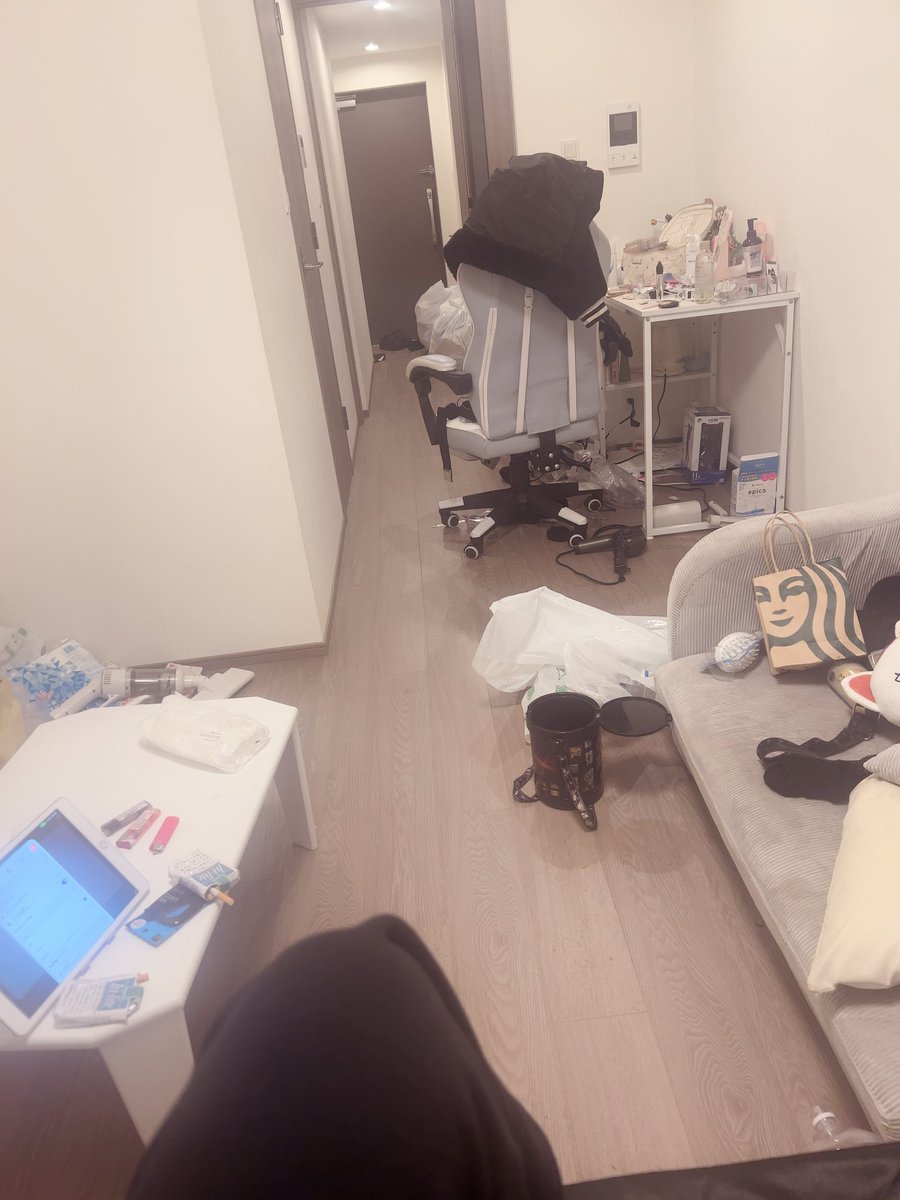 別に神 tweet media