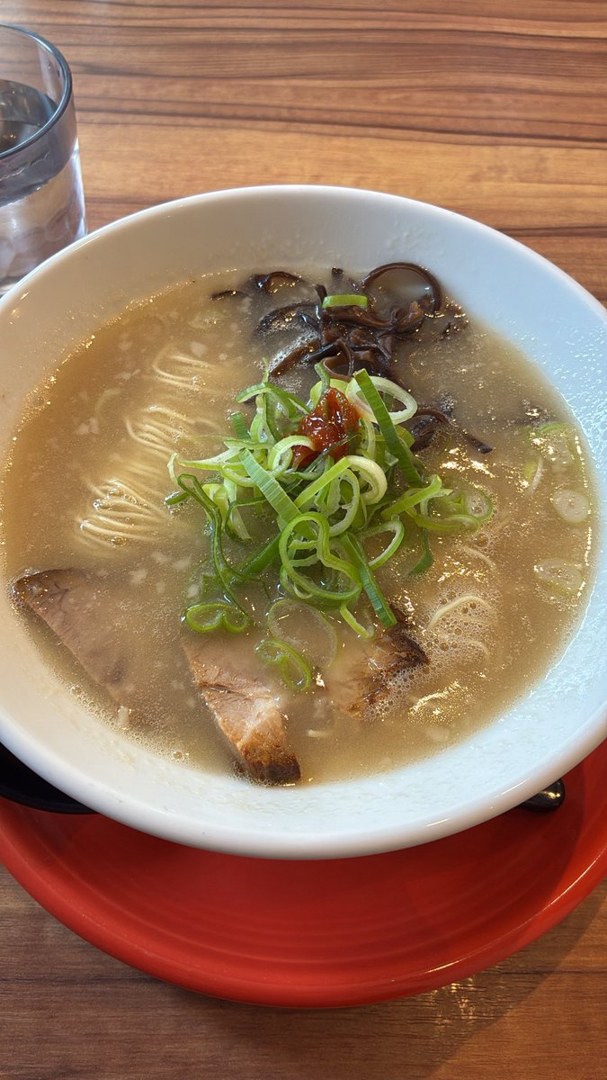 🆕麺開拓‼️
珍しく起きて頭痛いくらい飲みすぎ酔っぱらいで帰ったんだけどしみるすぎる
豚骨で久しぶりに美味しい感動した