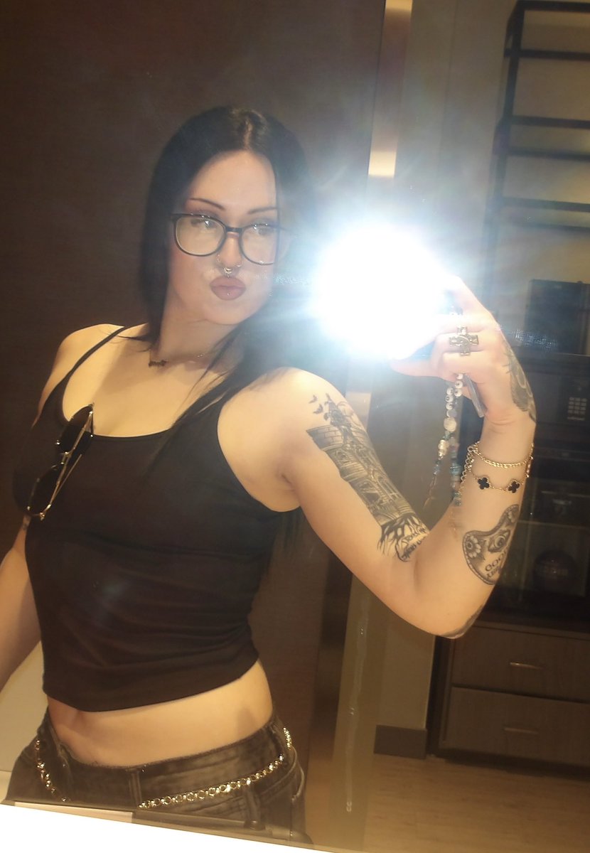 lucy 🍰 tweet media