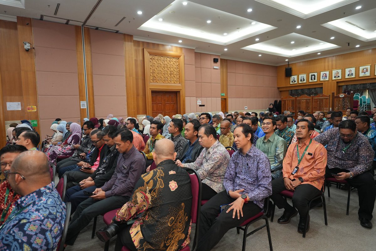 -[Amanat Ketua Pengarah Bil. 1/2026]-

facebook.com/share/p/1Kk1Aa…

#JKKPxDOSH #AmanatKP #ItqanFilAmal #Integriti #RoadTo150YrsOSH2026