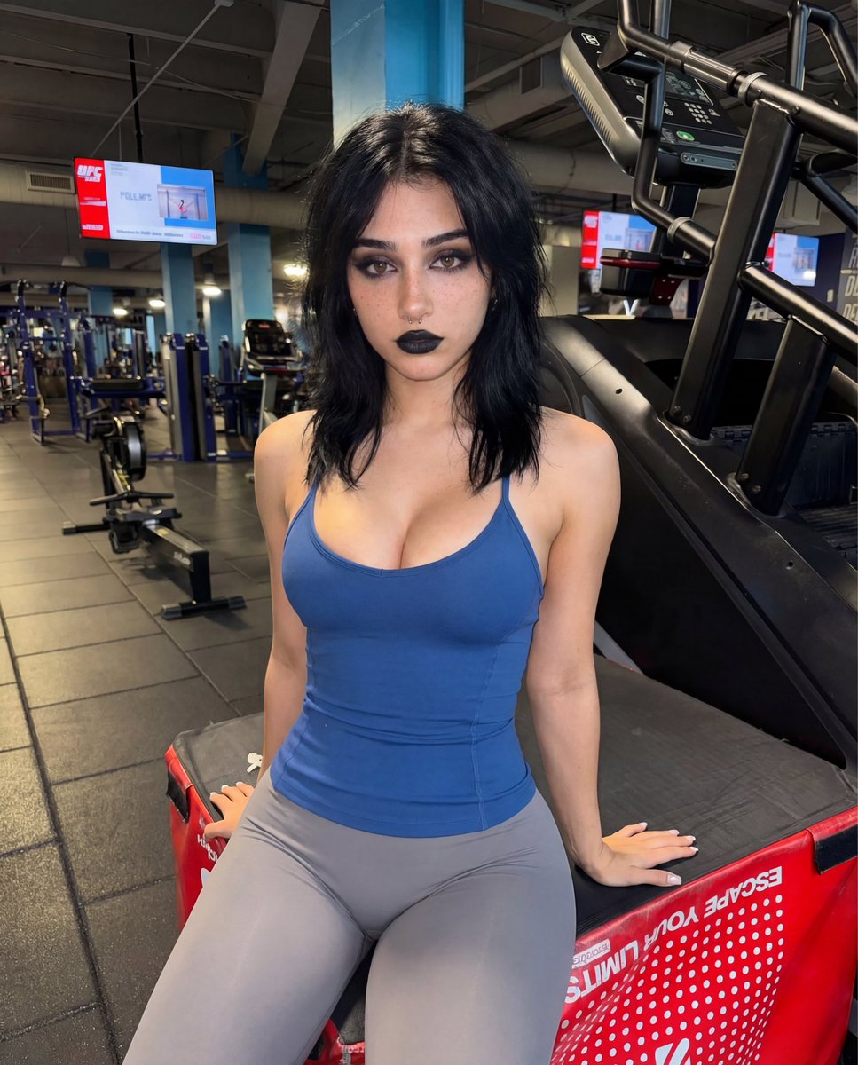 Vickythegoth tweet media