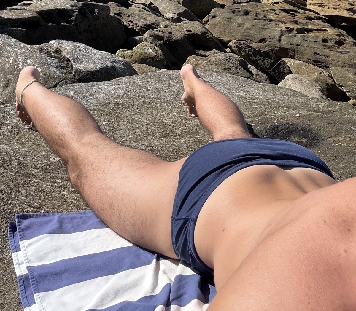 bushyybrit's tweet photo. My ass is sweaty af ￼￼￼￼￼☀️💦 https://t.co/qg4hUCi9bi