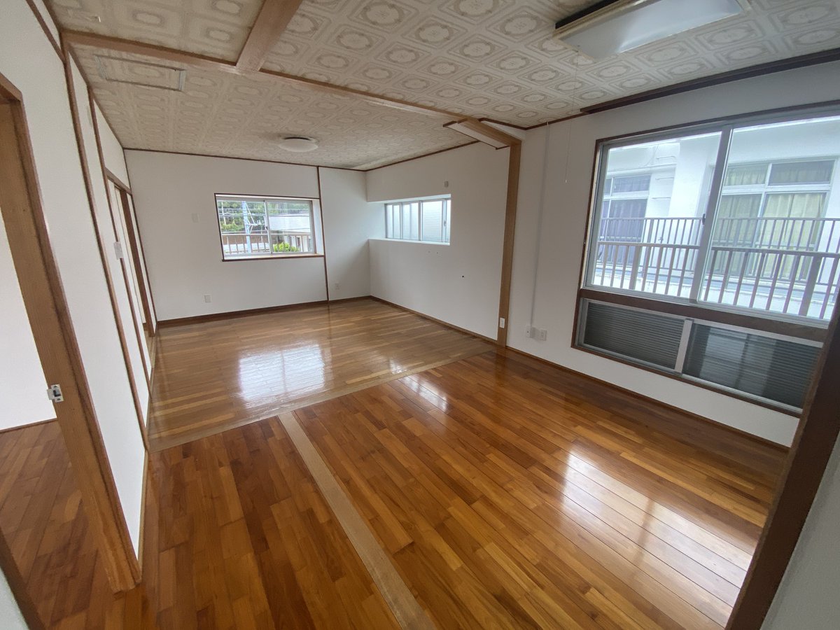 vil_kimura's tweet photo. 沖縄市松本
店舗兼住宅
4,650万円

グループホーム、シェアハウスに活用出来そうな物件でしたよ！
仲介 https://t.co/ZzZTSWYUb9