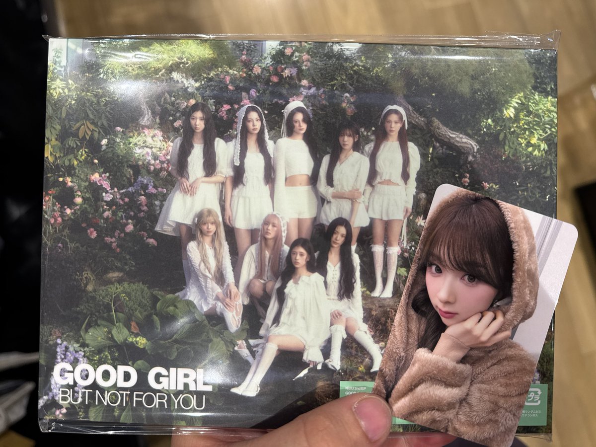 Rikoan20's tweet photo. TSUTAYAで買ってきたよ〜
特典はMIIHIだった!!
#NiziU #GOODGIRLBUTNOTYOU https://t.co/pjzukt7Em9