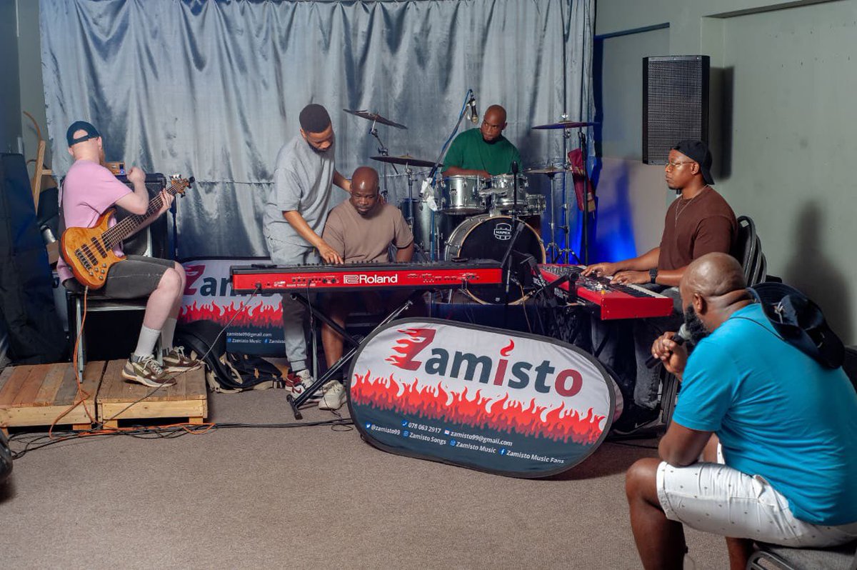 ChrisExcel102's tweet image. Johannesburg’s own Zamisto is ready to shift the sound of Gospel 🔥

A powerful blend of faith + Afro-fusion 🎶
Featuring voices like Pearl J &amp;amp; Damoose

April 3 📅 Save the date

#Zamisto #NewMusicAlert