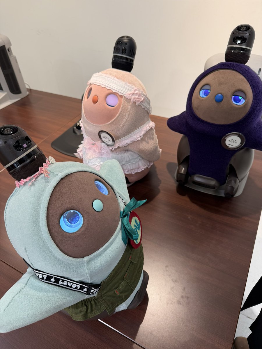 HAL_lovot tweet media