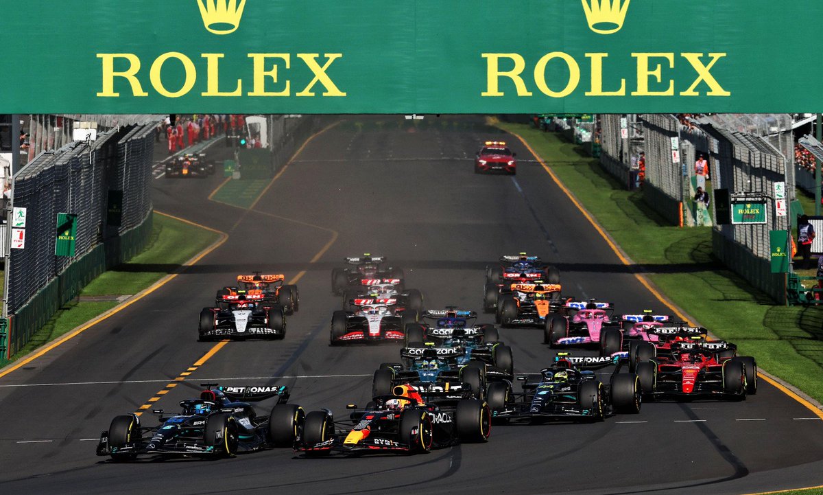 MsportXtra's tweet image. #F1 #OnThisDay, April 2nd 2023. Chaos, yellow flags, contact, safetycars, red flags and a finish behind the safetycar. The #AustralianGP had a podium of @Max33Verstappen , @LewisHamilton and @alo_oficial . youtube.com/watch?v=FExS3l… #MsportXtra @UnracedF1 @ausgrandprix