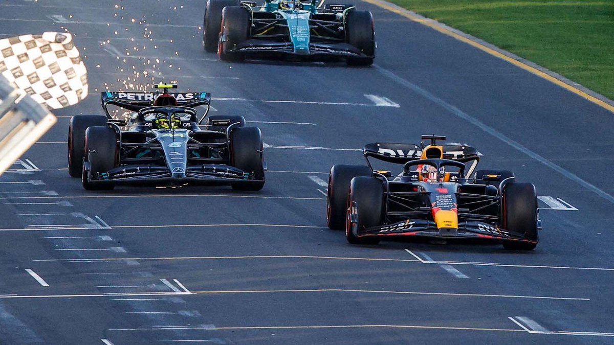 MsportXtra's tweet image. #F1 #OnThisDay, April 2nd 2023. Chaos, yellow flags, contact, safetycars, red flags and a finish behind the safetycar. The #AustralianGP had a podium of @Max33Verstappen , @LewisHamilton and @alo_oficial . youtube.com/watch?v=FExS3l… #MsportXtra @UnracedF1 @ausgrandprix