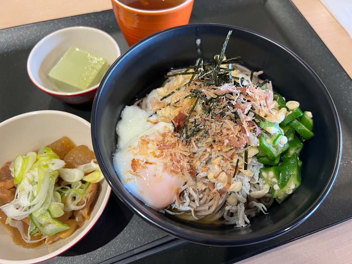 castem_info's tweet image. 今日の食堂は「キャステム蕎麦」
しらす、オクラ、とろろ、、、
好きな具材をトッピング🎶
ヘルシーだから0キロカロリー🎶