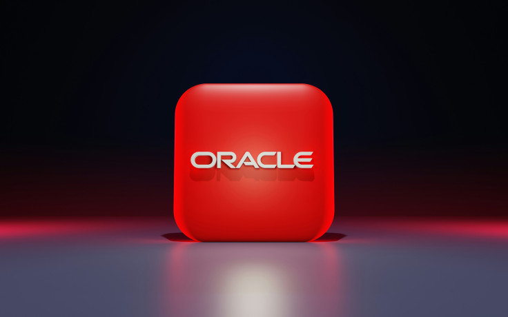 SuraAtomation's tweet photo. Oracle is cutting thousands of jobs (up to 18% of workforce) to pour money into AI data centers and infrastructure. The AI buildout is real — companies are choosing chips over people. 📉🏗️ #Oracle #AILayoffs #AIInvestment https://t.co/gKfIhhl8Cr