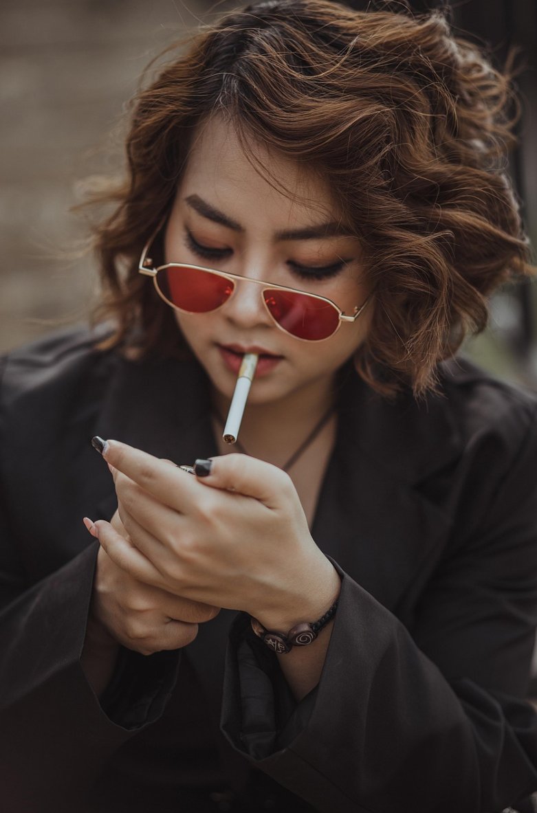 SmokFet's tweet image. #smokingfetish #sunglasses