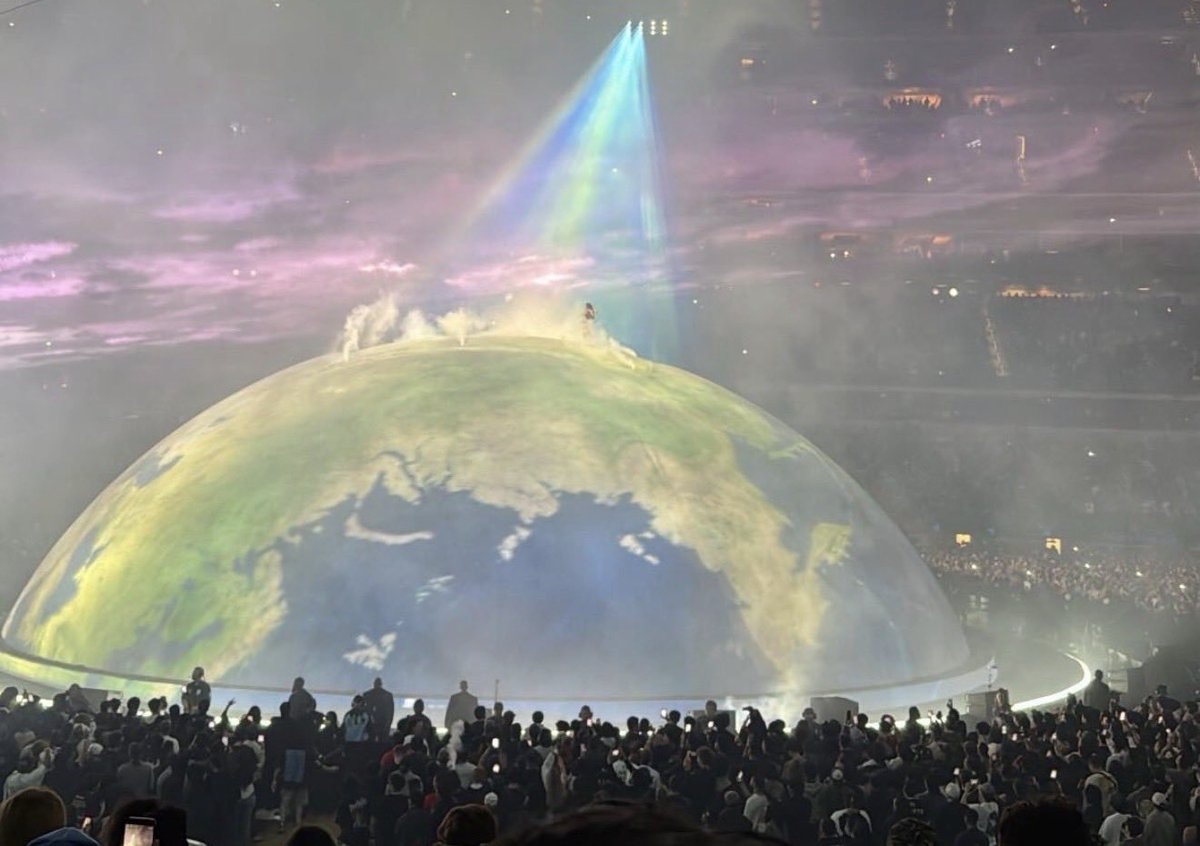 ModernNotoriety's tweet photo. YE LIVE AT SOFI STADIUM - NIGHT 1 SETLIST

1. KING
2. THIS IS A MUST
3. FATHER
4. ALL THE LOVE
5. FATHER STRETCH MY HANDS PT. 1
6. CAN'T TELL ME NOTHING
7. N****S IN PARIS
8. MERCY
9. PRAISE GOD
10. BLACK SKINHEAD
11. ON SIGHT
12. BLOOD ON THE LEAVES
13. CARNIVAL
14. POWER
15. BOUND 2
16. SAY YOU WILL
17. HEARTLESS
18. MOON w/ Don Toliver
19. E85 (Don Toliver)
20. KING
21. THIS IS A MUST
22. FATHER
23. ALL THE LOVE
24. TALKING w/ North West
25. PIERCING ON MY HAND (North West)
26. EVERYBODY
27. ALL FALLS DOWN
28. JESUS WALKS
29. THROUGH THE WIRE
30. GOOD LIFE
31. ALL OF THE LIGHTS
32. RUNAWAY