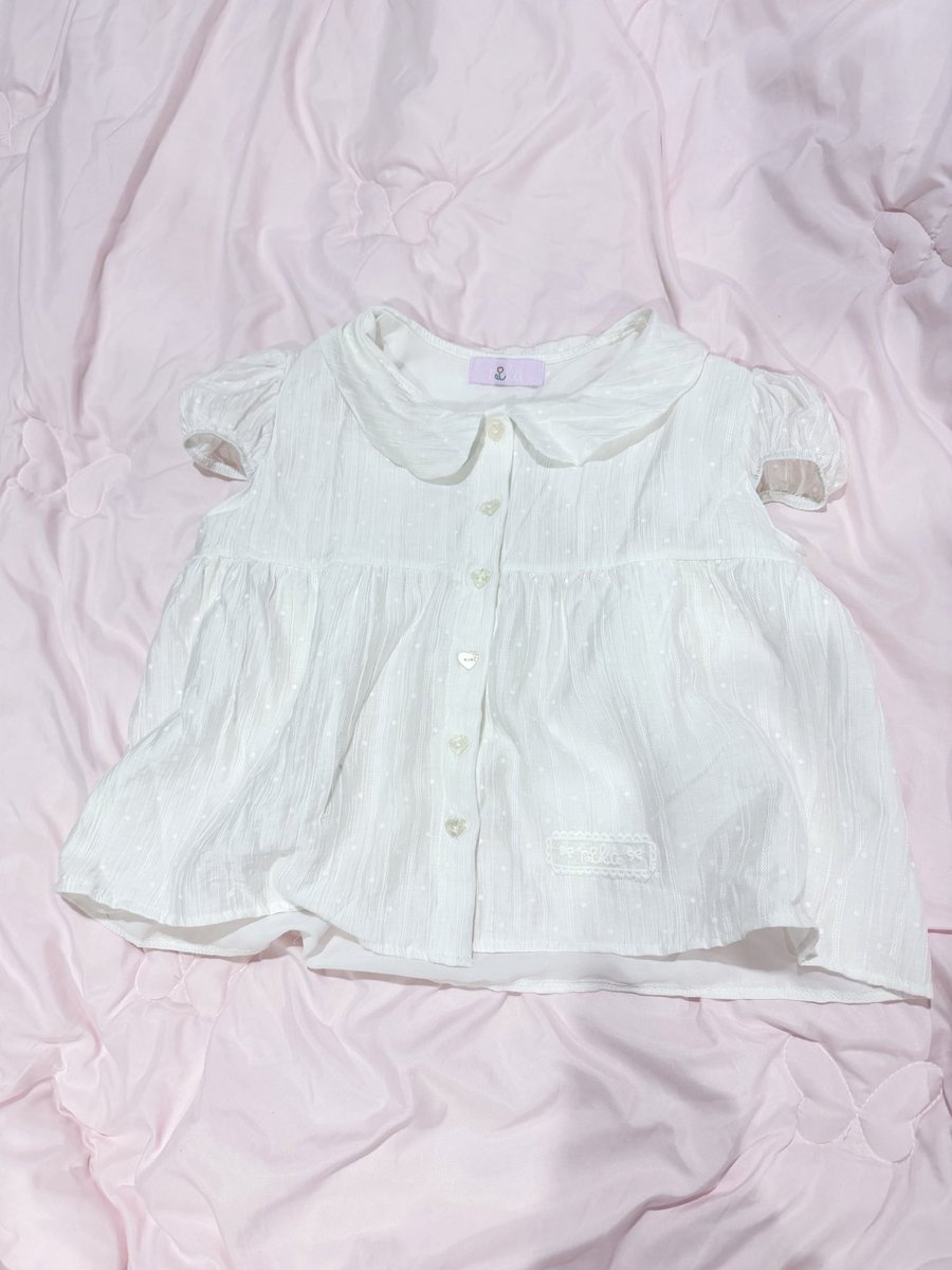 h3llo1471's tweet photo. ส่งต่อเสื้อ rika สีขาว ไม่เคยใส่ซักเก็บ ราคา 150 รวมส่งค่ะ🐰🎀#ส่งต่อเสื้อผ้า #ส่งต่อเสื้อผ้ามือสอง #ส่งต่อvghbkk #vghbkk #ส่งต่อstylistshop #ส่งต่อcintage #โล๊ะตู้ #โล๊ะเสื้อผ้า #cintageshop #chuuchop #stylistshop #ส่งต่อrika #ส่งต่อbeming https://t.co/4CsRjnJwb7