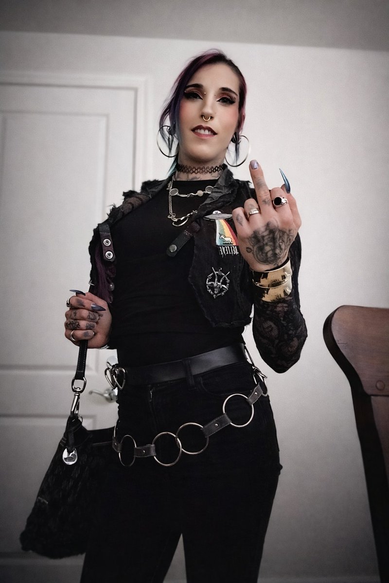 Lynzi B. Evanz tweet media