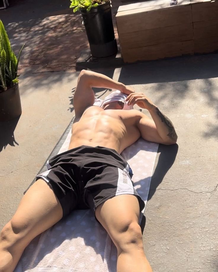 𝔏𝔢𝔬𝔫’𝔰 𝔳𝔞𝔪𝔭𝔦𝔯𝔢 𝔤𝔣 (𝔯𝔢𝔞𝔩) tweet media