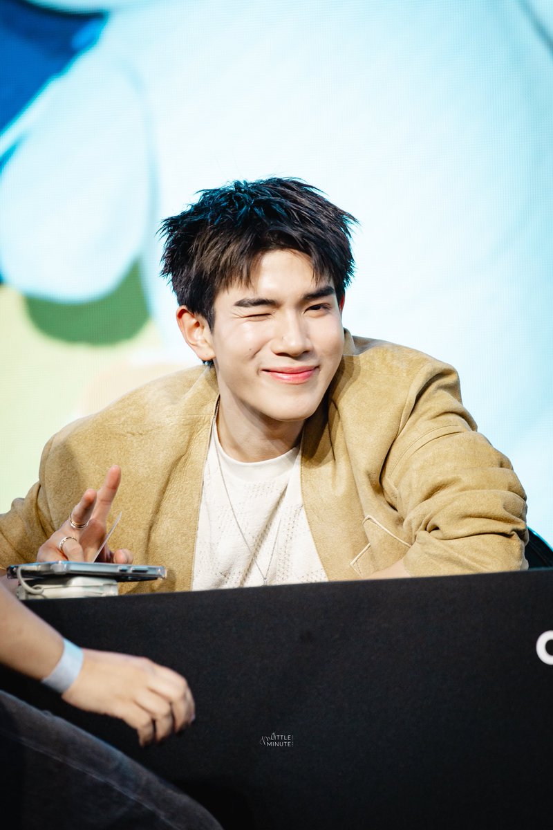 ล. ม. ’s gallery tweet media