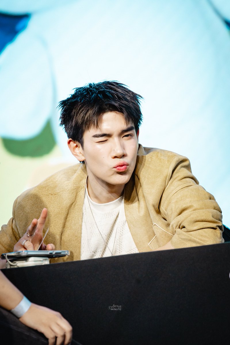 ล. ม. ’s gallery tweet media