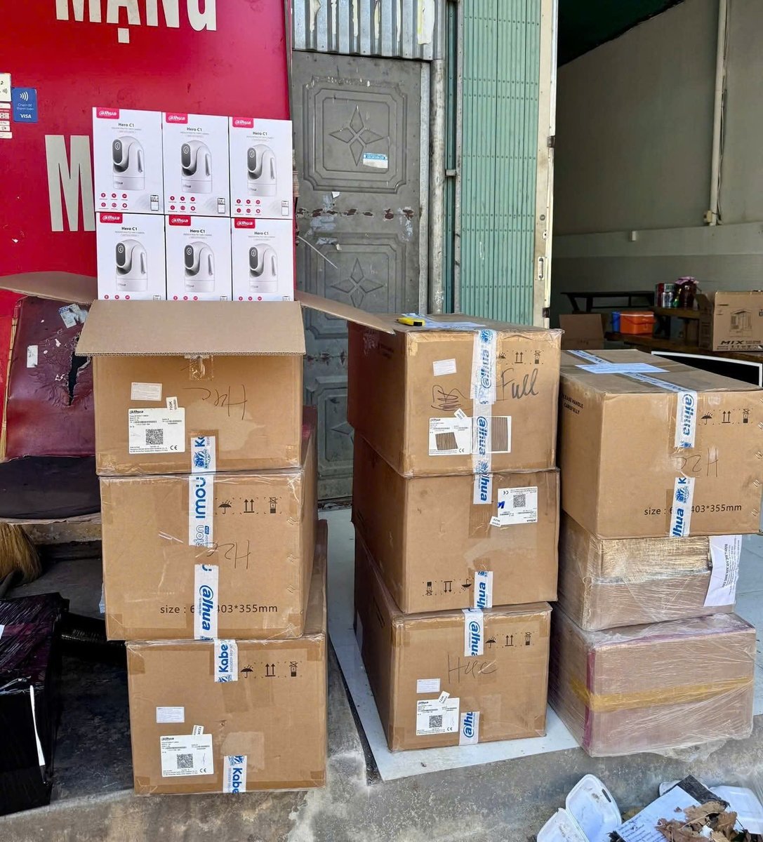 vantinbmt's tweet photo. 💥 339k 
500 Camera WiFi xoay 360 HERO C1 Dahua DH-H2C  
chính hãng FULL VAT 
Khi mua hỗ trợ giá thẻ nhớ 32G 159k 64G 249k 💥
-------------------------- 
Lỗ Tín : 0949579078 
Tấn Phát AD 02/13 Y Wang, BMT 
Nhà phân phối, Trung tâm bảo hành Dauhua tại Đắk Lắk https://t.co/YD4uNBU58Y