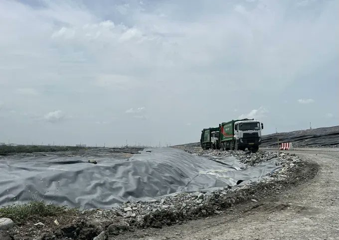 WeighingNews's tweet image. Ho Chi Minh City launches automated weighing system at four waste treatment facilities to enhance tracking, accuracy, and efficiency. A major step toward smarter, transparent, and modern waste management operations. 

lnkd.in/g8m_HdMn

#weighing #automation